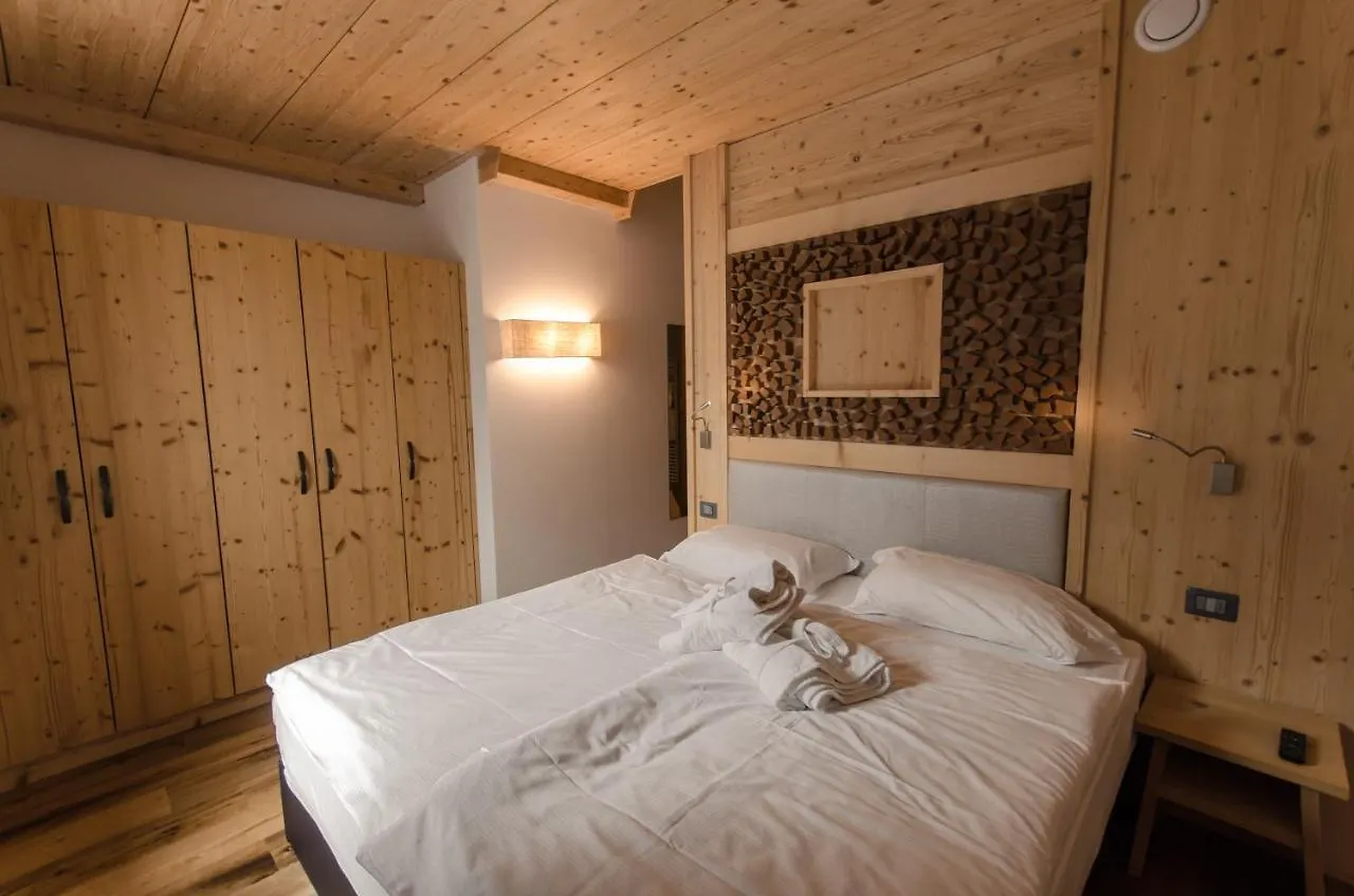 Capanna Presena Hotel Passo del Tonale 3*,  Italy